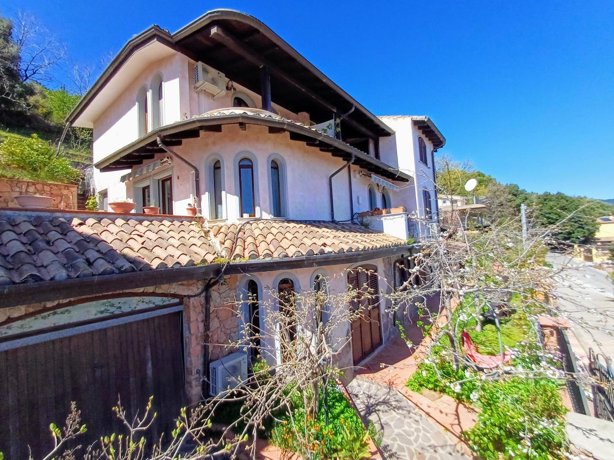 Monti E Mare Bed and Breakfast Lanusei Exteriör bild