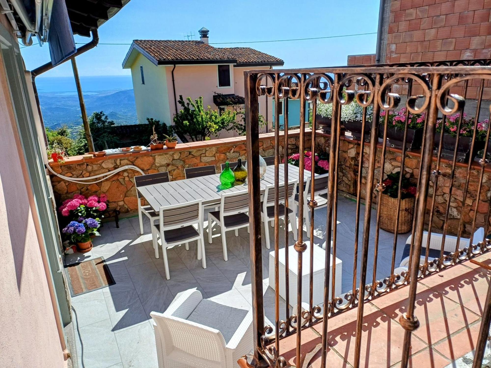Monti E Mare Bed and Breakfast Lanusei Exteriör bild